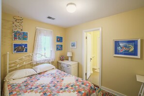 4 bedrooms, travel cot, free WiFi, bed sheets