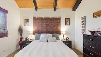 1 slaapkamer, een strijkplank/strijkijzer, wifi, beddengoed