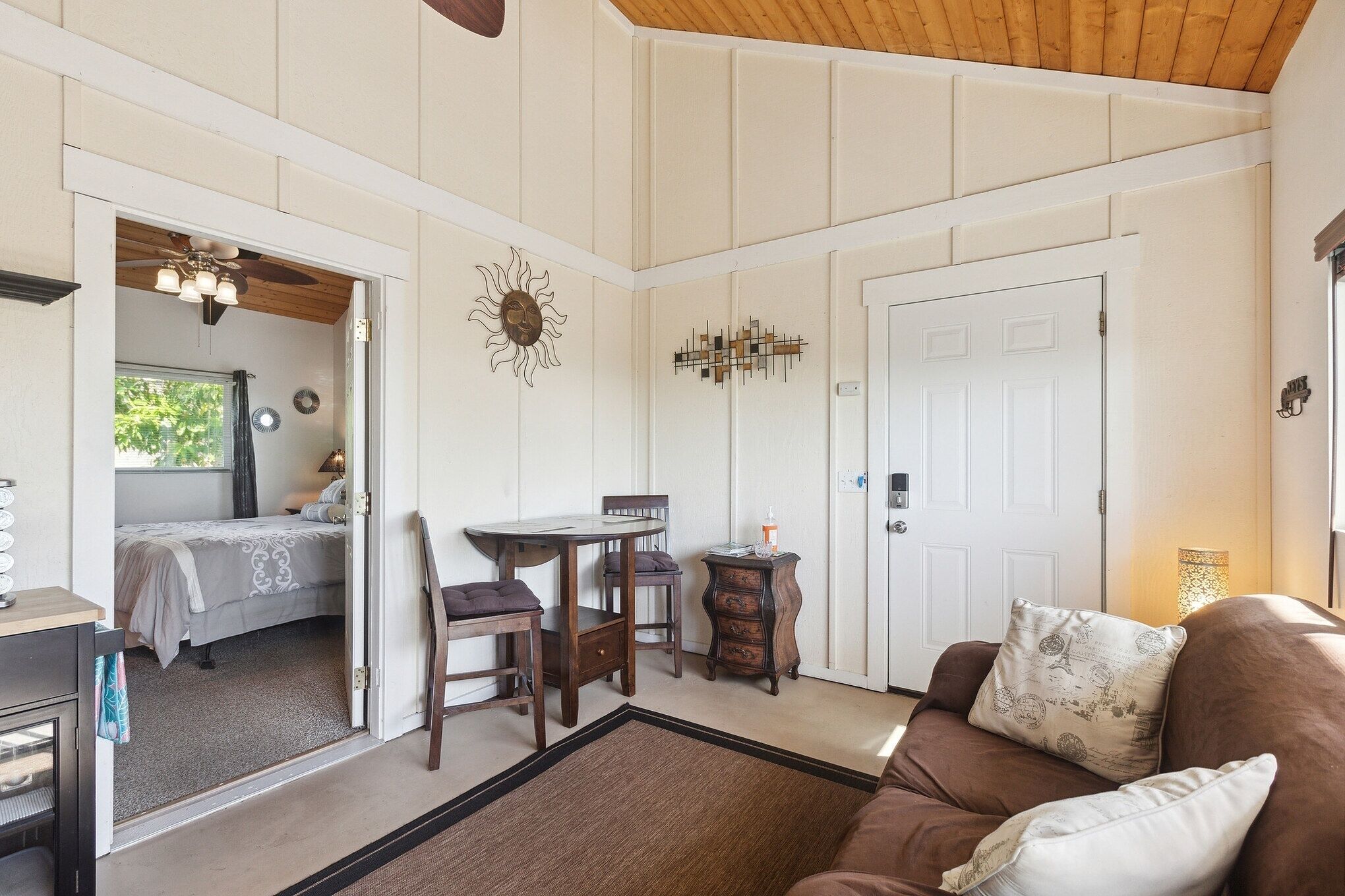 1 slaapkamer, een strijkplank/strijkijzer, wifi, beddengoed