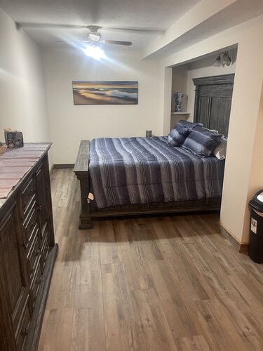 Large 2Br retro cabin!