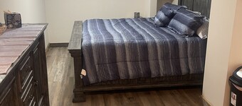 Large 2Br retro cabin!