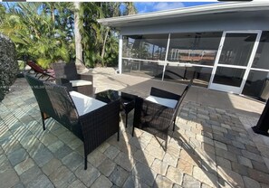 تناول الطعام بالخارج