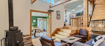 Charming dog-friendly mountain cabin in Alma w/ multiple decks and fire pit!!
