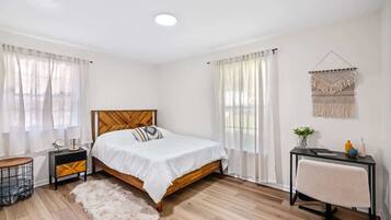 3 bedrooms, iron/ironing board, travel crib, WiFi (free)