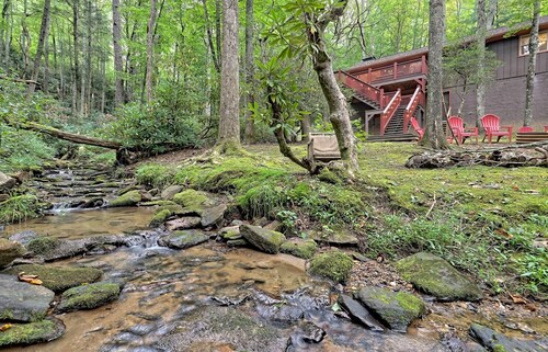 Creekside Hideaway is private with no steps  close to the golf course/clubhouse