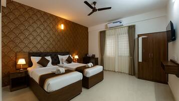 Habitación económica | 1 dormitorio, minibar, escritorio