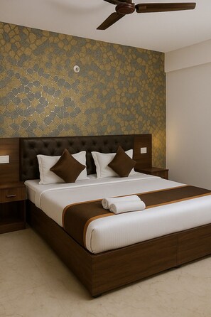 Economy Room | Minibar, desk, laptop workspace, soundproofing