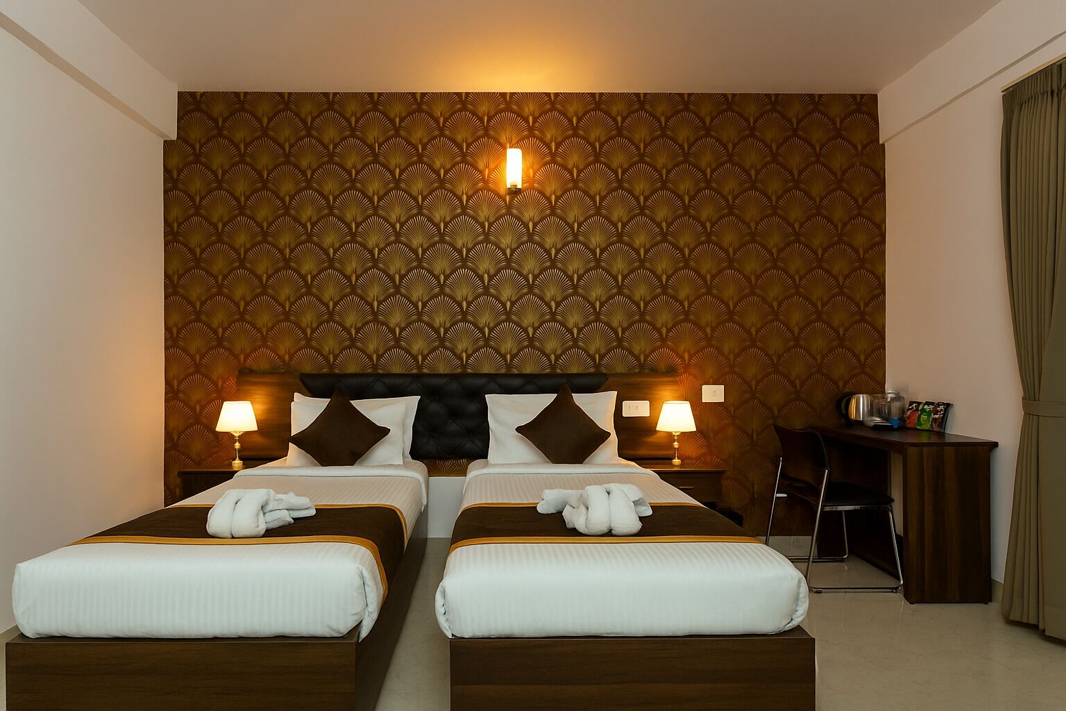 Economy Room | Minibar, desk, laptop workspace, soundproofing