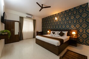 Kamar Ekonomi | Minibar, meja kerja, ruang kerja ramah laptop, dan kedap suara