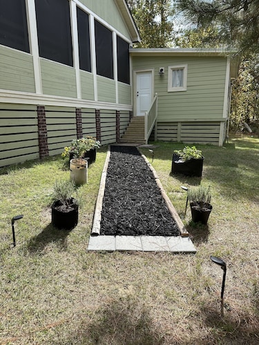 PRIVATE one bed, one bath and separate entrance at Revolving Door Ranch 