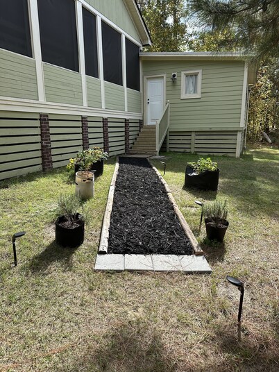 PRIVATE one bed, one bath and separate entrance at Revolving Door Ranch 