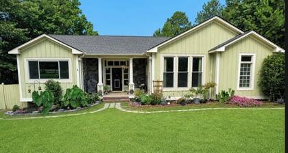 PRIVATE one bed, one bath and separate entrance at Revolving Door Ranch