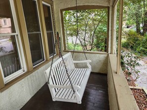 Terrace/patio - Cozy 3 Bedroom House in Downtown Ithaca (Ithaca)