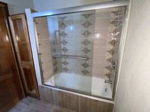 Handtücher, Seife, Toilettenpapier