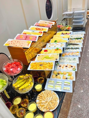 A buffet with various food items and beverages. - Teba hotel Ras El Bar (Damietta)