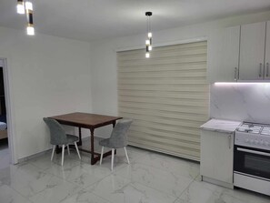 Refrigerador y utensilios de cocina 