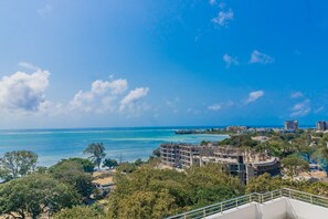 Property grounds - Sweet Treasures- a sanctuary of tranquility and indulgence. (Mombasa)