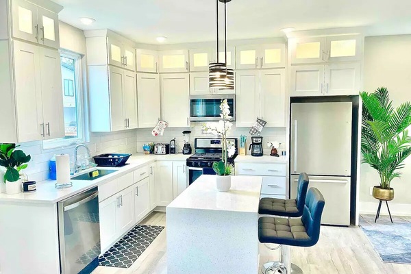 Køleskab, mikrobølgeovn, ovn, kogeplade