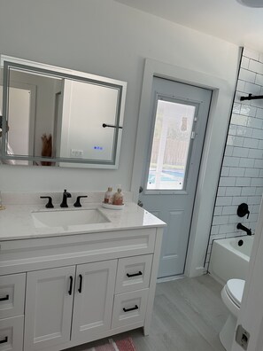 Dusch, hårtork, handdukar och tvål