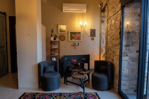 Reception -  Void Urla (Urla)