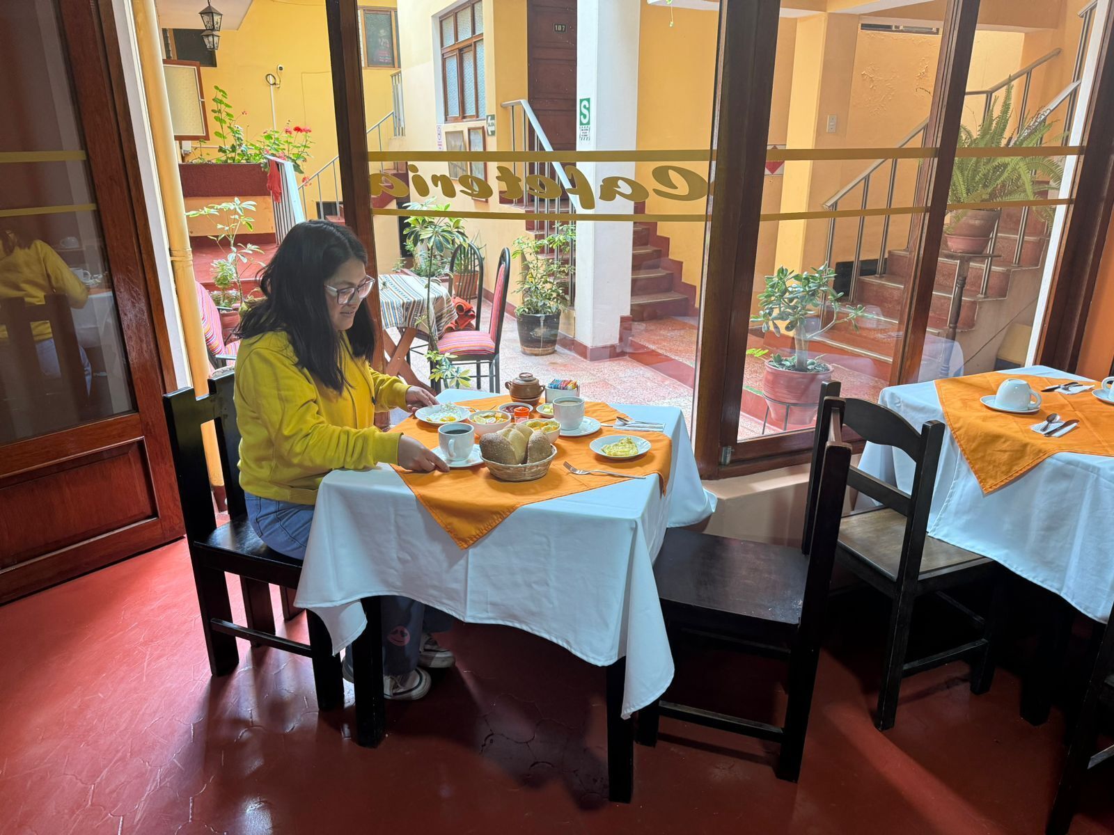 Desayuno continental gratuito y diario