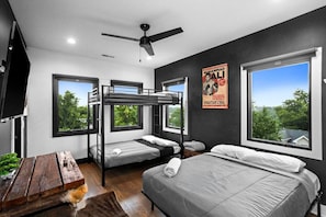 3 bedrooms, desk, iron/ironing board, WiFi