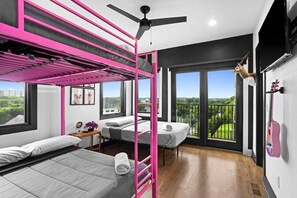 3 bedrooms, desk, iron/ironing board, WiFi