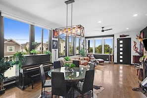 Interior - Downtown Jungle! •Exotic, Unique, Bold• 7 min 2 DT (Nashville)