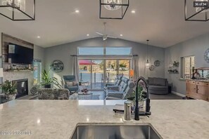 Smart TV, fireplace, video games, books - Sunset Cove (Galway)