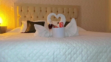 Laptop workspace, iron/ironing board, free WiFi, bed sheets