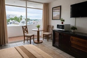 Junior Double Room, 1 Bedroom | Free WiFi, bed sheets - Hotel Zona Dorada (Mazatlán)