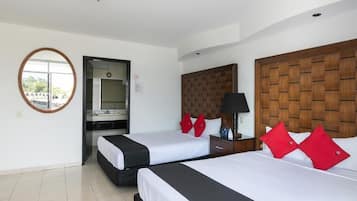 Habitación estándar, 2 camas matrimoniales | Wifi gratis y ropa de cama