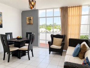 Superior Studio Suite | Living area
