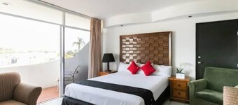 HOTEL ZONA DORADA SUITES 