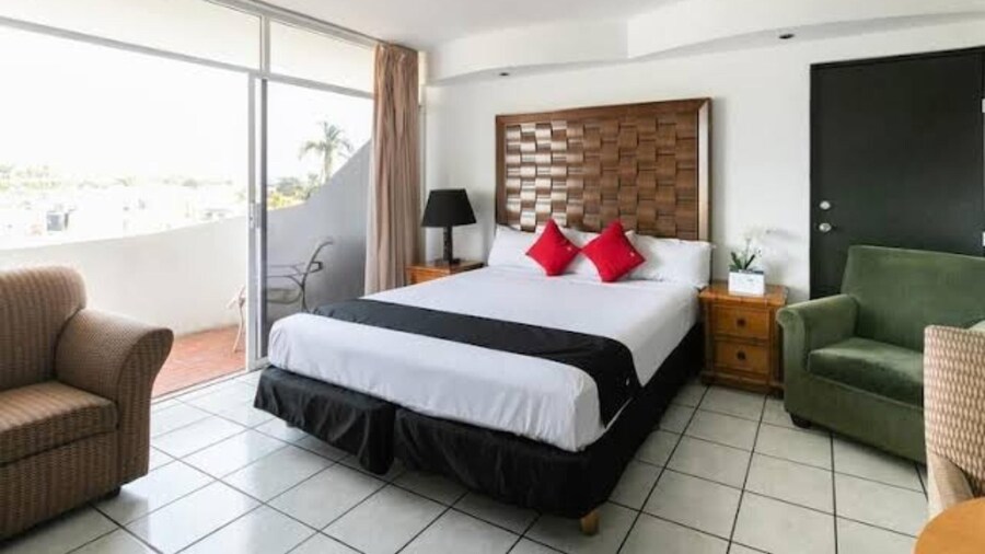 HOTEL ZONA DORADA SUITES