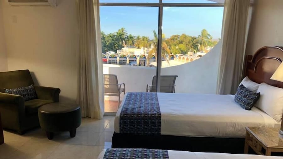 HOTEL ZONA DORADA SUITES