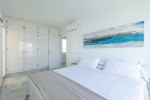 3 bedrooms, in-room safe, iron/ironing board, free WiFi