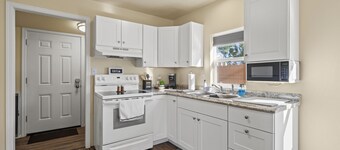 Cozy Cottage in Grants Pass Near River!