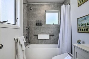 Hårtørrer, bidet, håndklæder, Sæbe