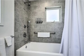 Hair dryer, bidet, towels, soap - NEW! Cozy, Bright Sonoma Studio < 2 Mi to Downtown

 (Sonoma)