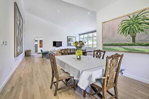 Dining - NEW! Contemporary Sonoma Home with Hot Tub (Sonoma)