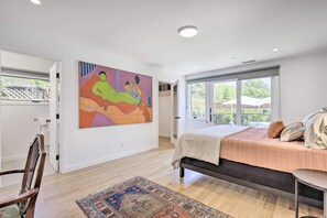 2 bedrooms, desk, iron/ironing board, WiFi - NEW! Contemporary Sonoma Home with Hot Tub (Sonoma)