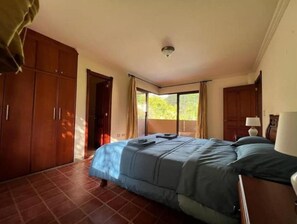 9 habitaciones, wifi y ropa de cama 