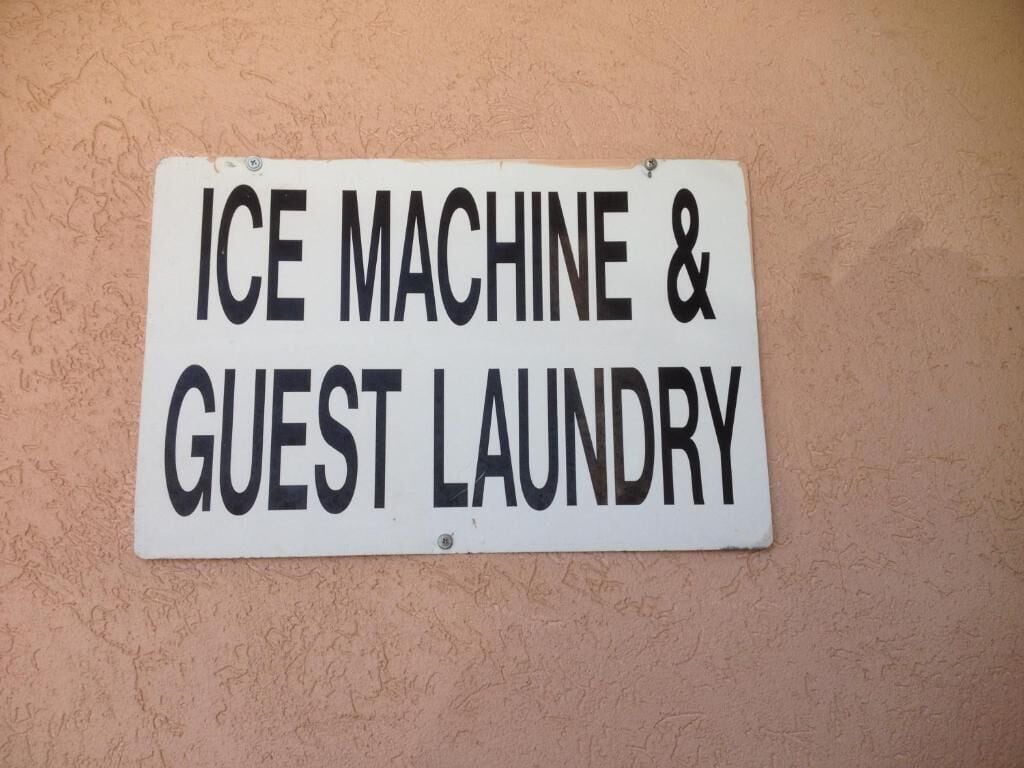 A sign that reads "ICE MACHINE & GUEST LAUNDRY".
