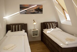 3 bedrooms, iron/ironing board, WiFi, bed sheets