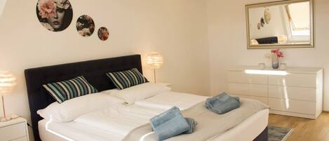 3 bedrooms, iron/ironing board, WiFi, bed sheets