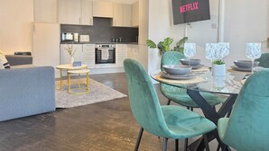 Interior - Sleek 1 Bedroom flat in Shoreditch, Old Street (London)