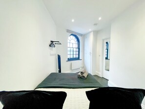1 dormitorio, escritorio, tabla de planchar con plancha y wifi gratis