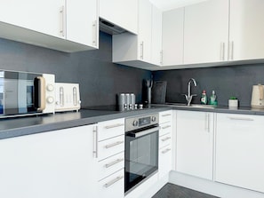 Frigorifero, microonde, forno, lavastoviglie