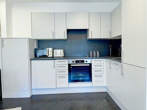 Fridge, microwave, oven, dishwasher - Modern 1BDR flat in Old Street, Shoreditch, Hoxton (London)